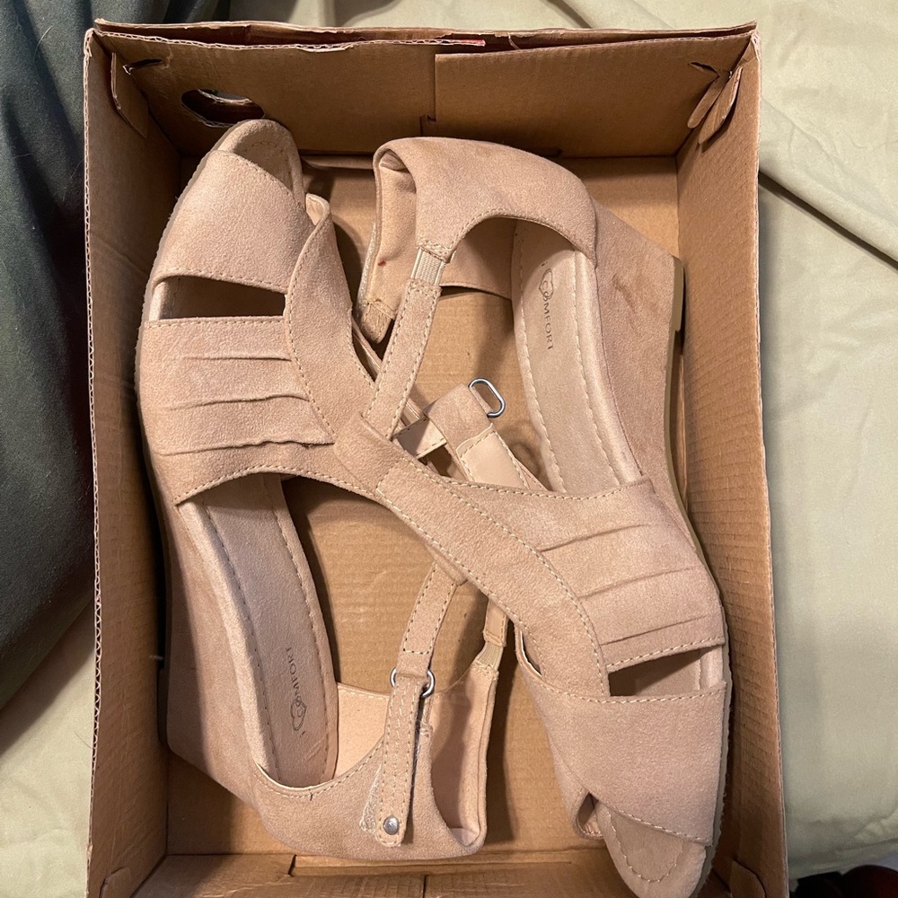 WANDA Sand Wedges - Tan